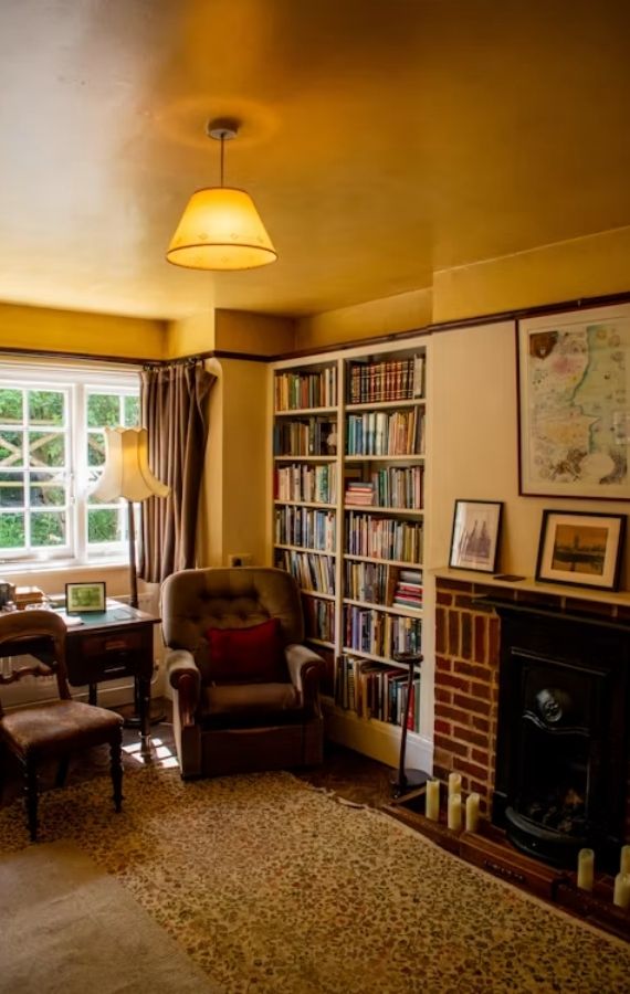 salisbury bedroom loung photo
